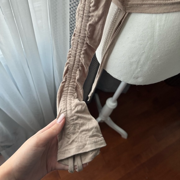 Micas NEW Ruched Long Sleeve Top - Light brown - Picture 6 of 8